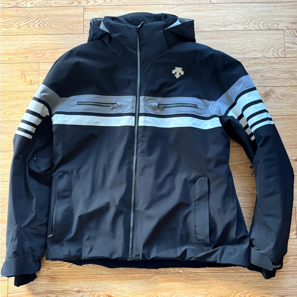 Descente Black and Grey Hooded ski/active Jacket